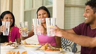 143213_minum-air-putih-sebelum-makan_325_183
